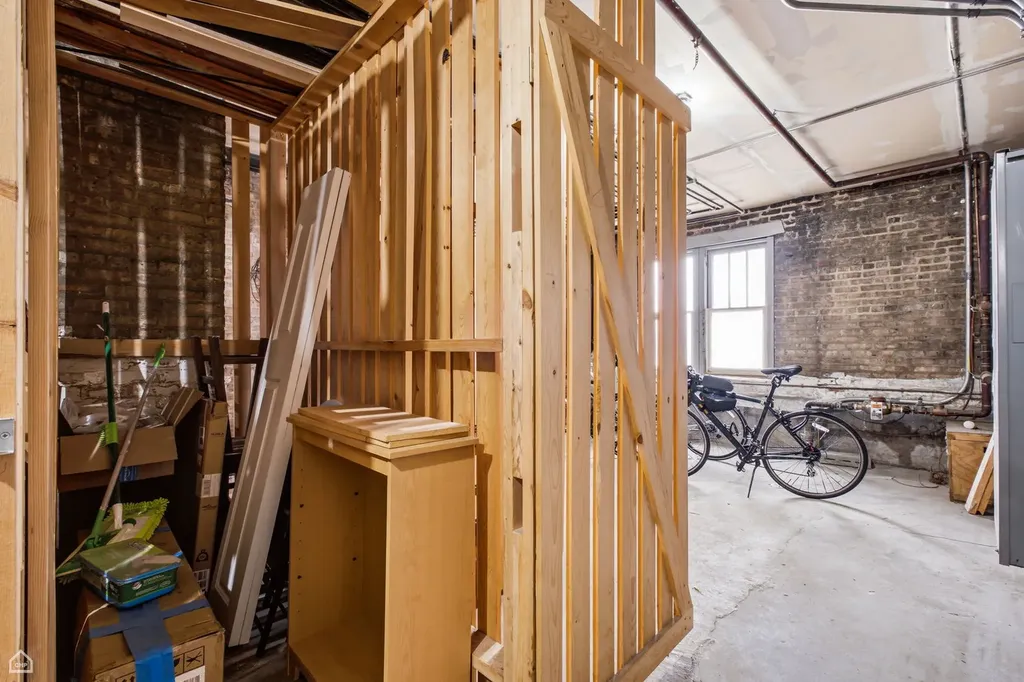 2152 West Ainslie Street Chicago IL 60625