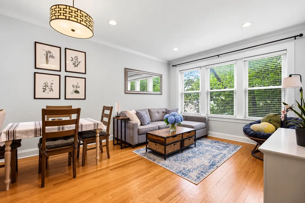 2152 West Ainslie Street Chicago IL 60625