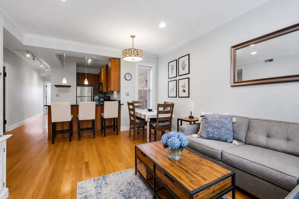 2152 West Ainslie Street Chicago IL 60625