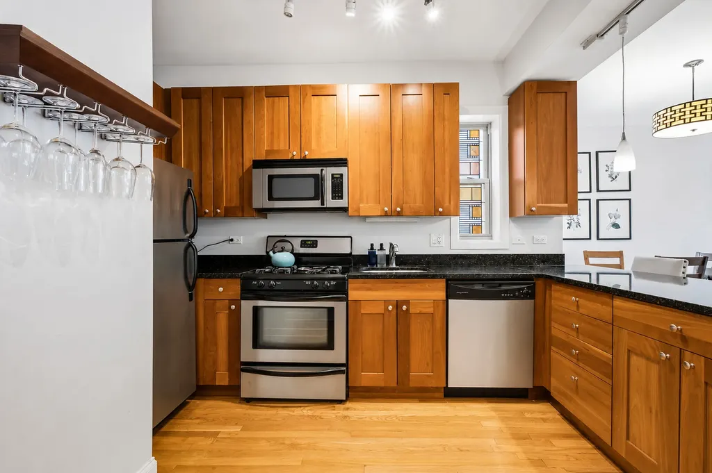 2152 West Ainslie Street Chicago IL 60625
