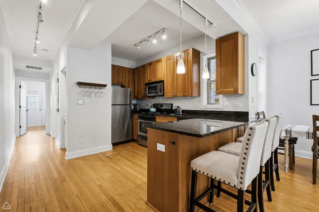 2152 West Ainslie Street Chicago IL 60625