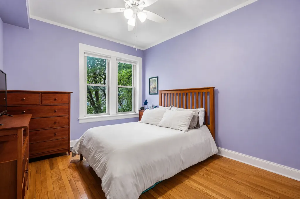 2152 West Ainslie Street Chicago IL 60625