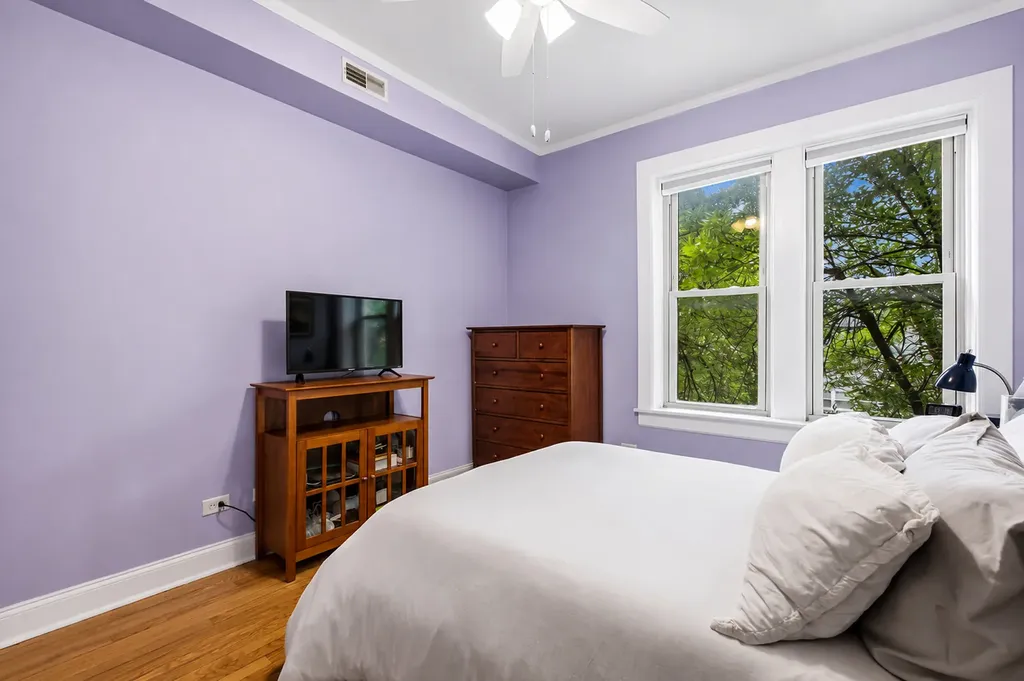 2152 West Ainslie Street Chicago IL 60625