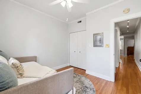 2152 West Ainslie Street Chicago IL 60625