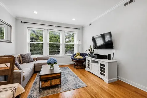 2152 West Ainslie Street Chicago IL 60625