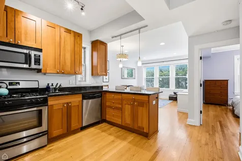 2152 West Ainslie Street Chicago IL 60625