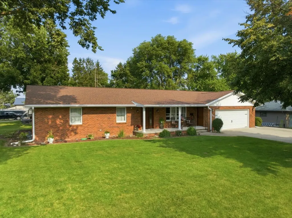 511 North Grove Street Colfax IL 61728