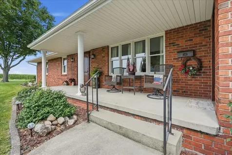 511 North Grove Street Colfax IL 61728