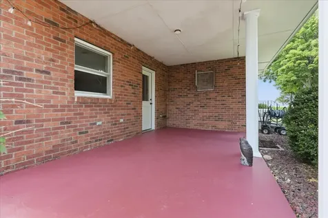 511 North Grove Street Colfax IL 61728