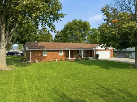 511 North Grove Street Colfax IL 61728