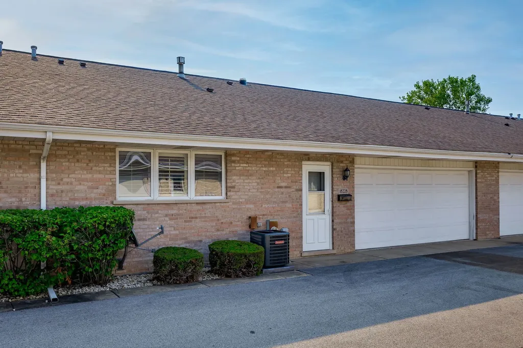 18228 Montana Court Orland Park IL 60467