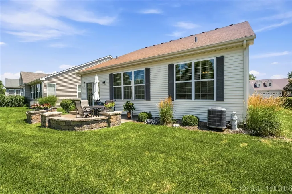 2747 Northmoor Drive Naperville IL 60564