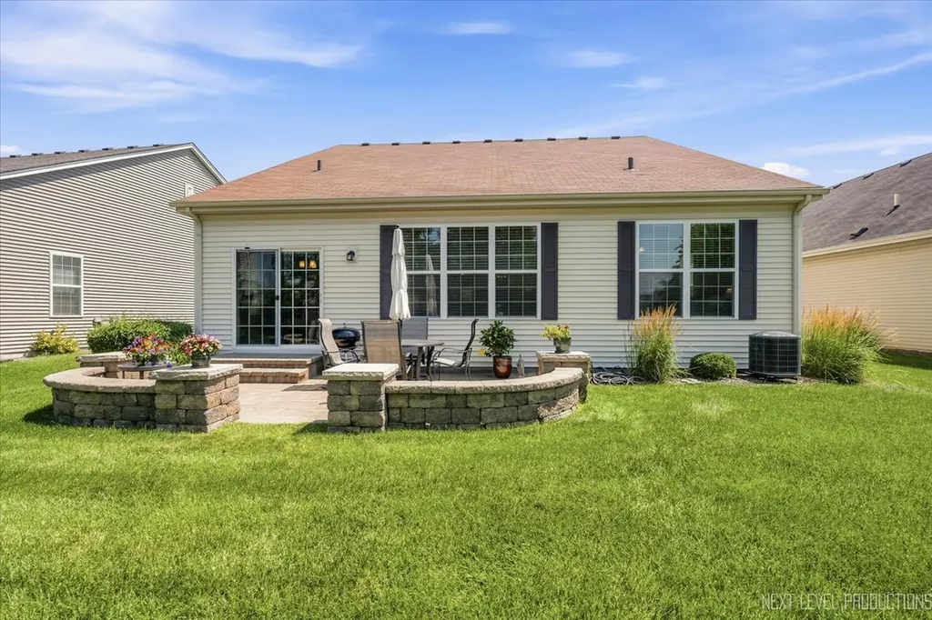 2747 Northmoor Drive Naperville IL 60564