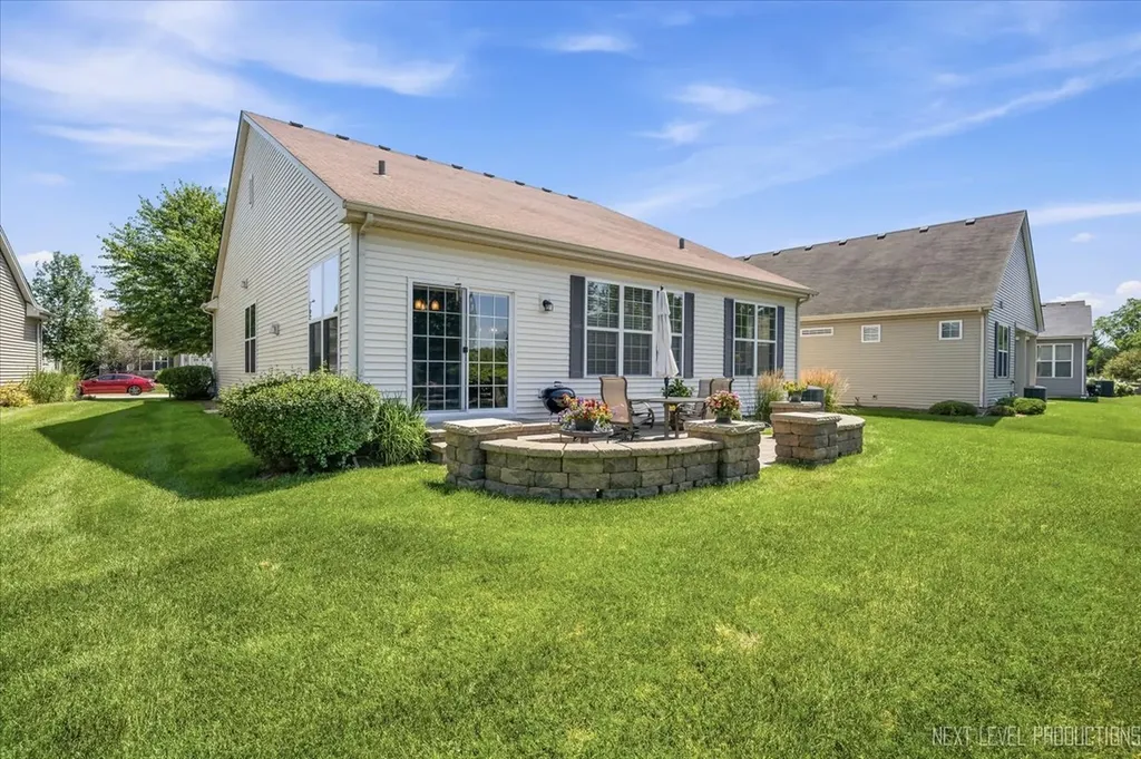 2747 Northmoor Drive Naperville IL 60564