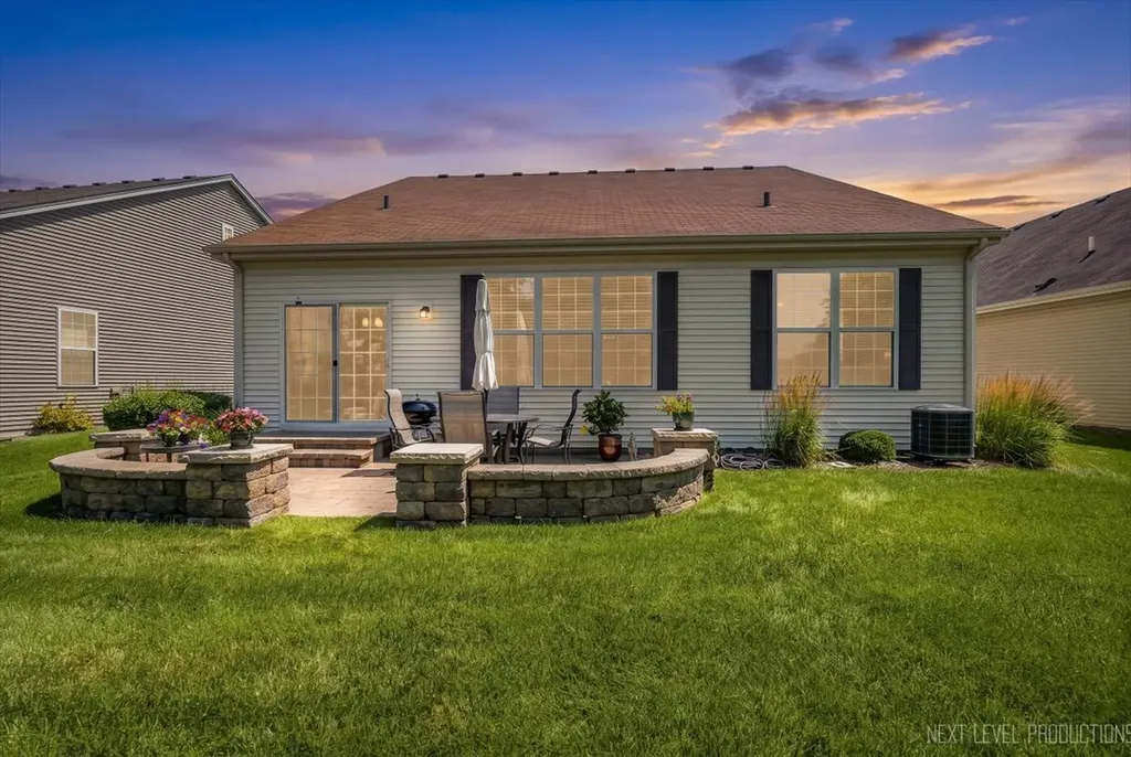 2747 Northmoor Drive Naperville IL 60564