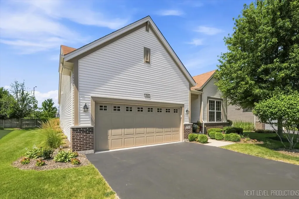 2747 Northmoor Drive Naperville IL 60564