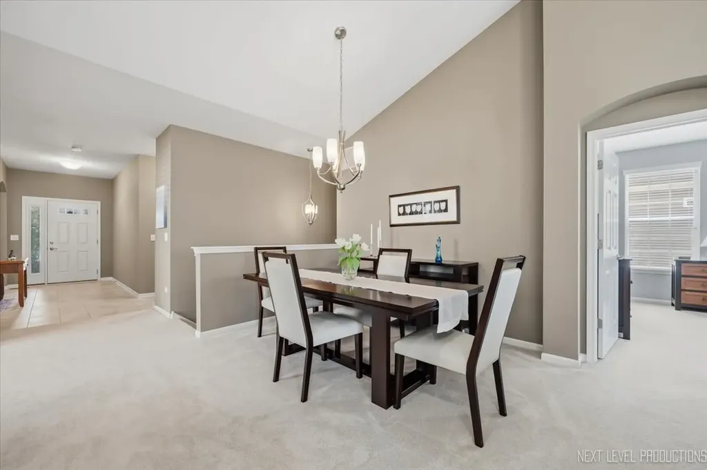 2747 Northmoor Drive Naperville IL 60564