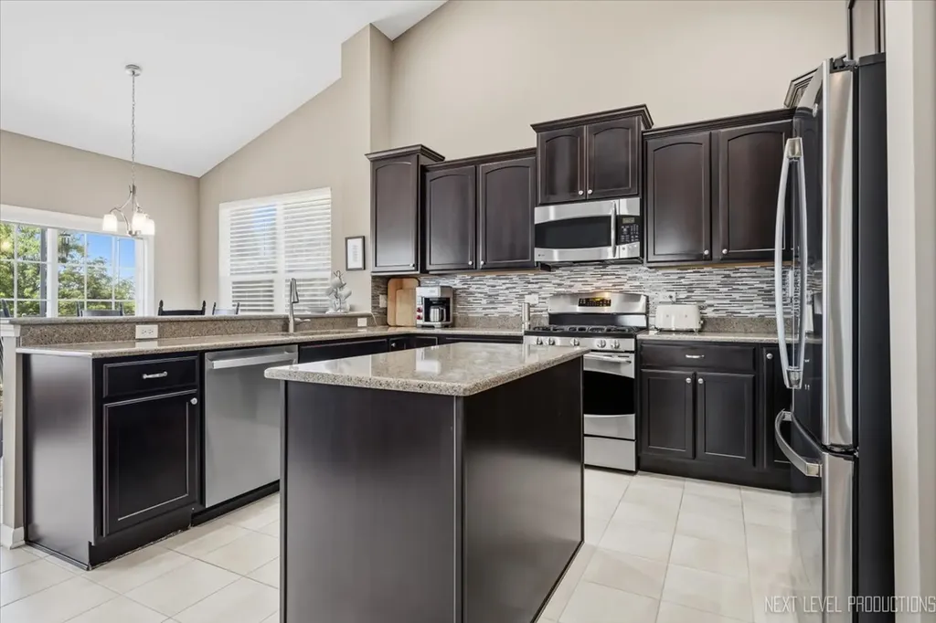 2747 Northmoor Drive Naperville IL 60564