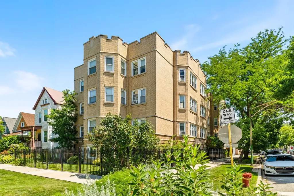 3548 West Belle Plaine Avenue Chicago IL 60618
