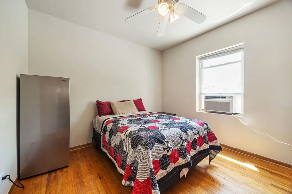 3548 West Belle Plaine Avenue Chicago IL 60618