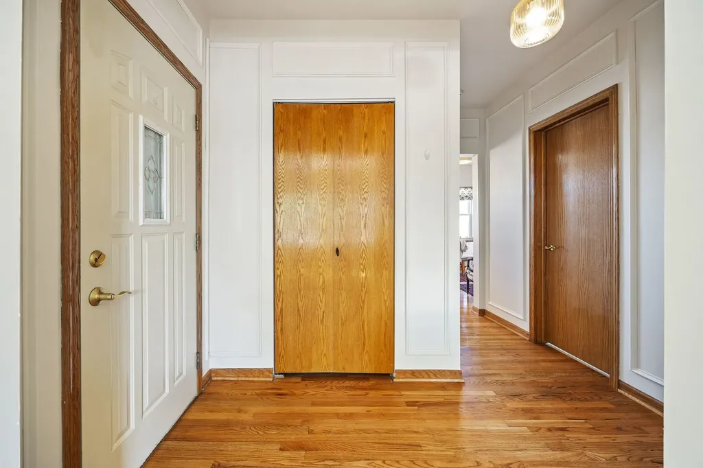 3548 West Belle Plaine Avenue Chicago IL 60618