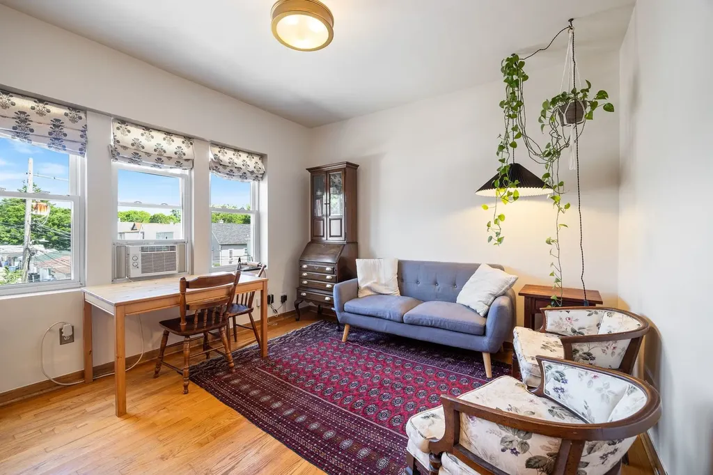 3548 West Belle Plaine Avenue Chicago IL 60618
