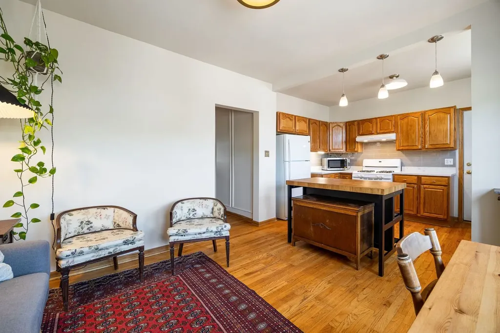 3548 West Belle Plaine Avenue Chicago IL 60618