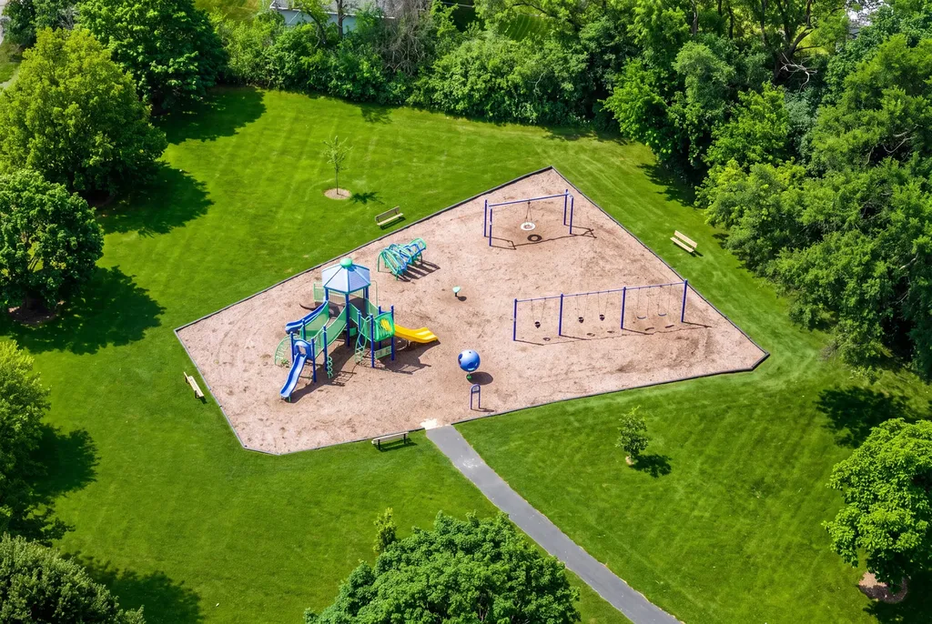 10 Hollycourt Terrace Lake Zurich IL 60047