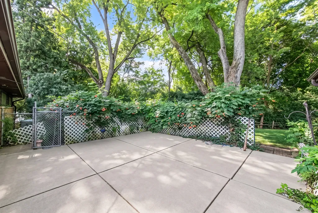 10 Hollycourt Terrace Lake Zurich IL 60047