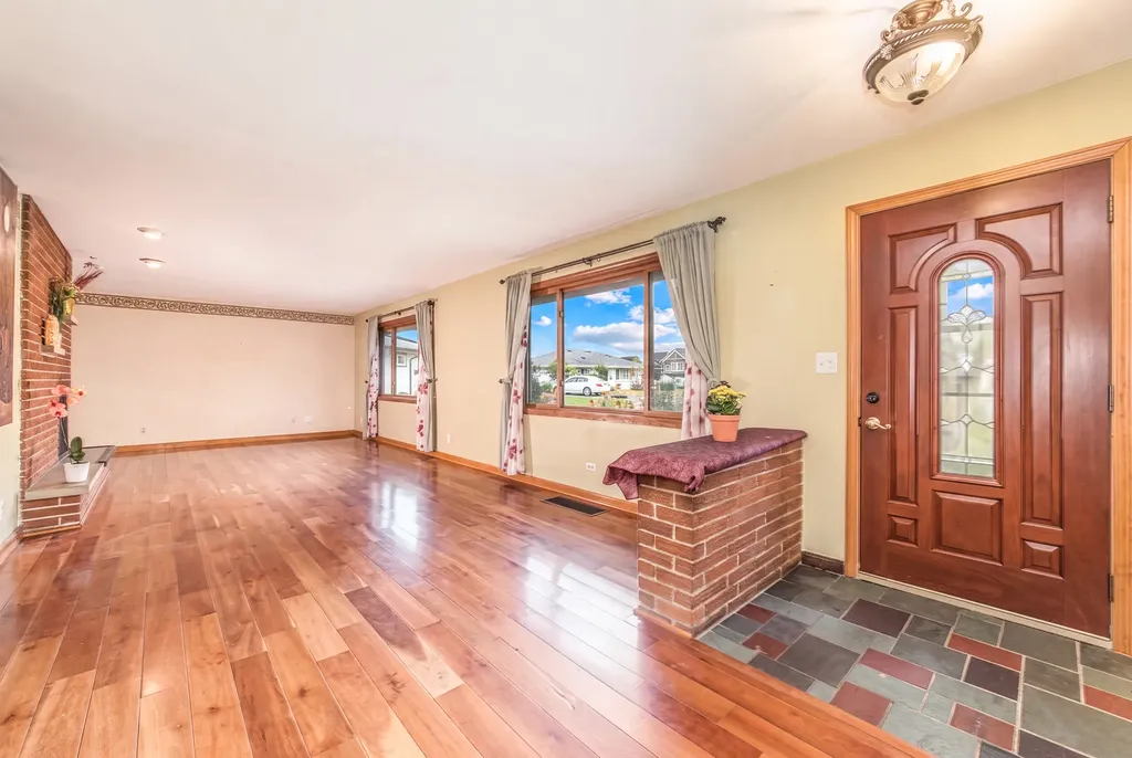 10 Hollycourt Terrace Lake Zurich IL 60047