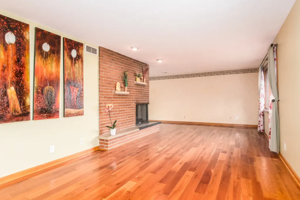 10 Hollycourt Terrace Lake Zurich IL 60047