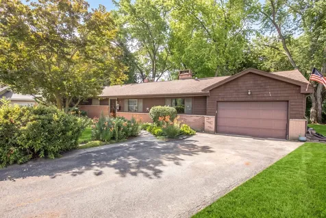 10 Hollycourt Terrace Lake Zurich IL 60047