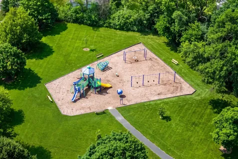 10 Hollycourt Terrace Lake Zurich IL 60047