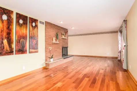 10 Hollycourt Terrace Lake Zurich IL 60047