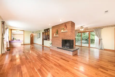 10 Hollycourt Terrace Lake Zurich IL 60047