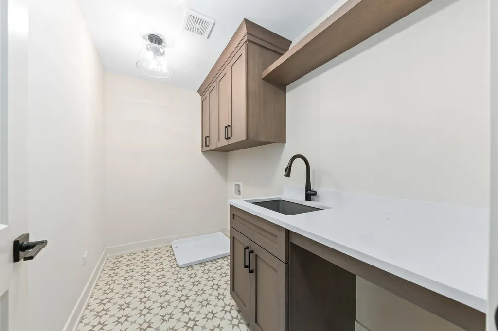 1314 North Eagle Street Naperville IL 60563