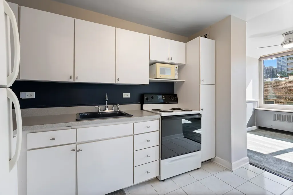 88 West Schiller Street Chicago IL 60610