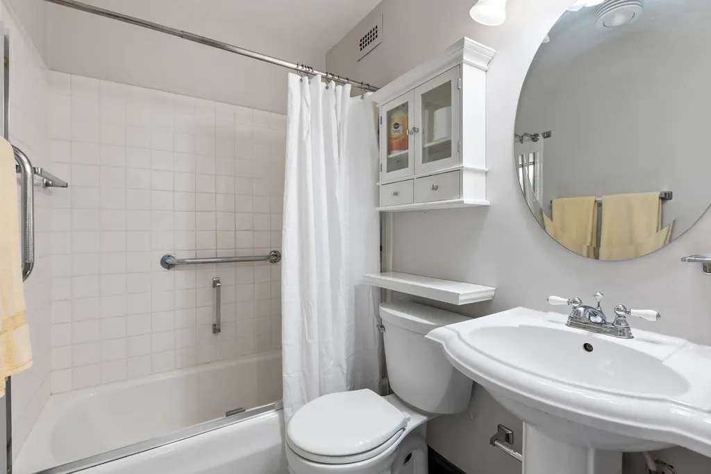 88 West Schiller Street Chicago IL 60610
