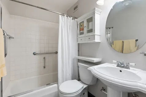 88 West Schiller Street Chicago IL 60610