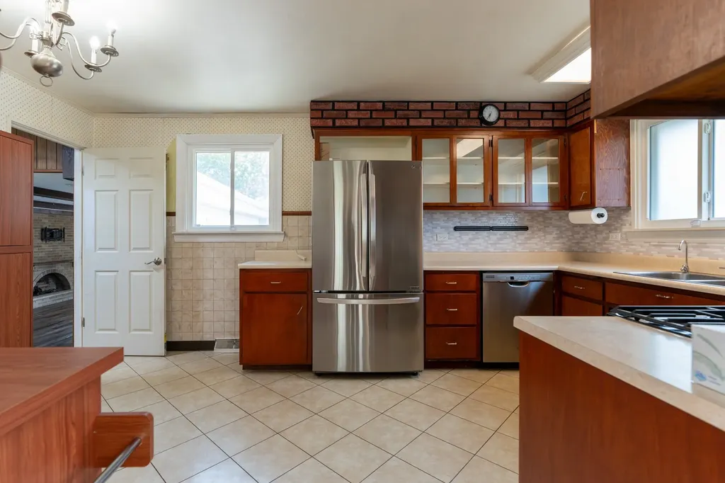 425 South Clarendon Avenue Addison IL 60101
