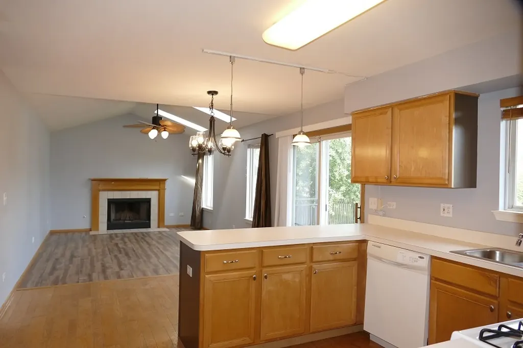 2551 Smithfield Lane Aurora IL 60504