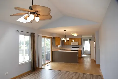 2551 Smithfield Lane Aurora IL 60504