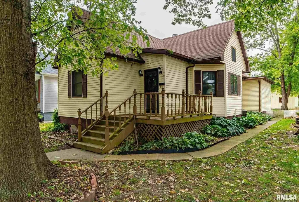 905 Decatur Street Lincoln IL 62656