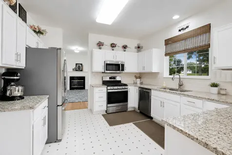 1819 Krowka Drive Des Plaines IL 60018