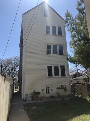 827 West 33rd Place Chicago IL 60608