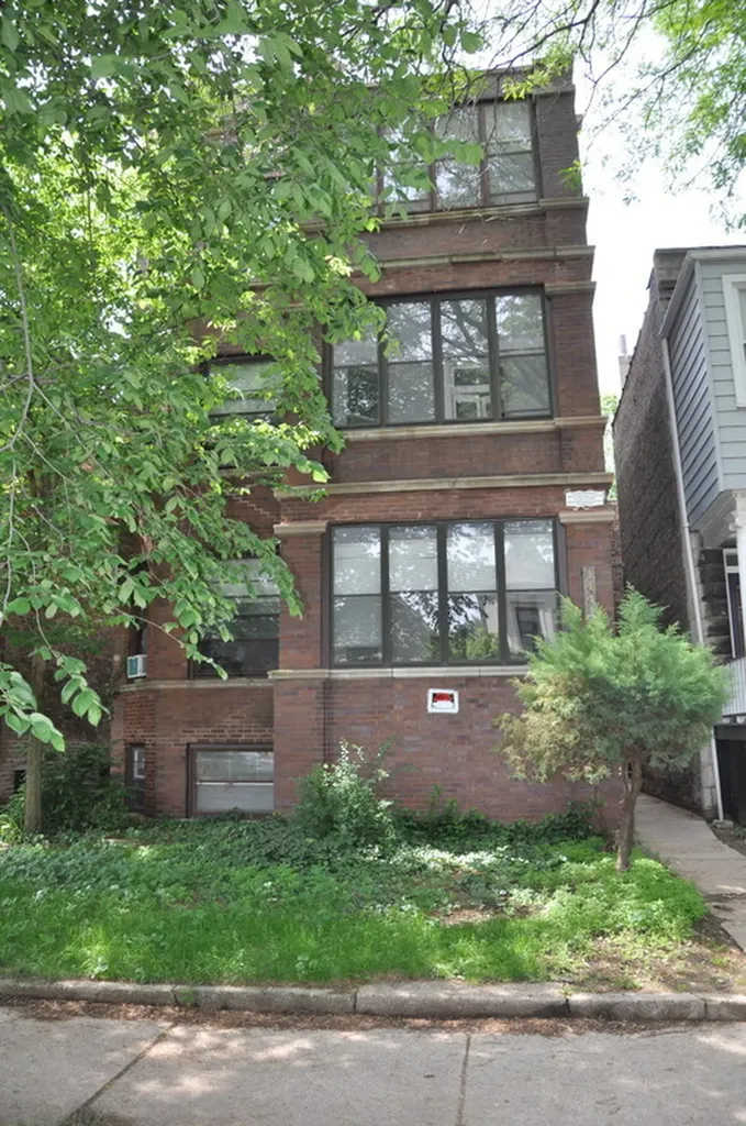 1441 West Berteau Avenue Chicago IL 60613