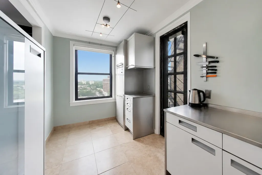 1755 East 55th Street Chicago IL 60615