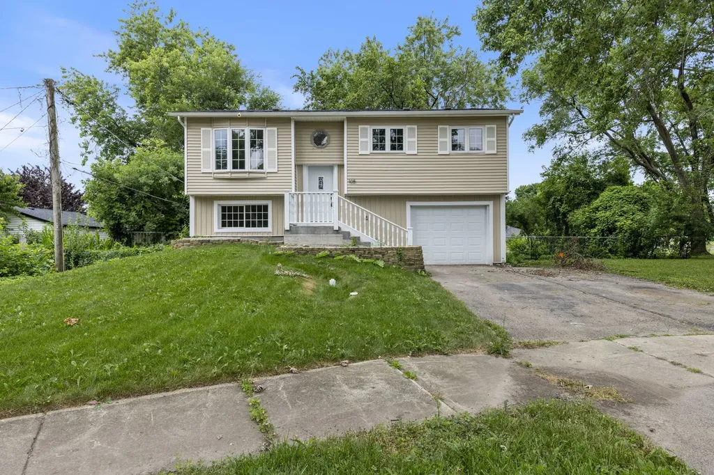 105 Cedarwood Court Bolingbrook IL 60440