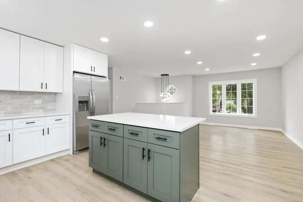 105 Cedarwood Court Bolingbrook IL 60440