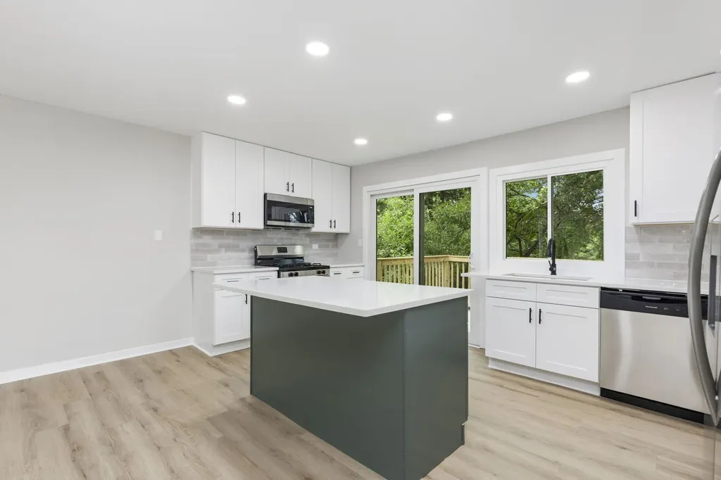 105 Cedarwood Court Bolingbrook IL 60440